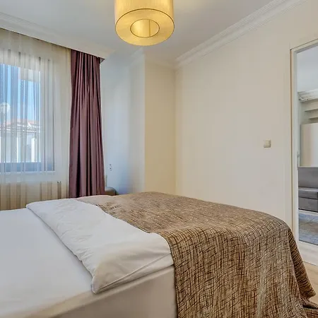 Hotel Cihangir 4*