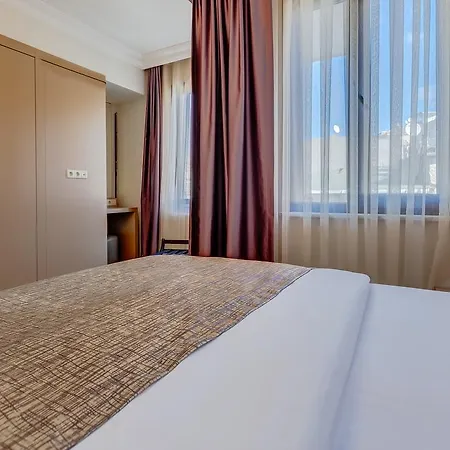 Hotel Cihangir 2*